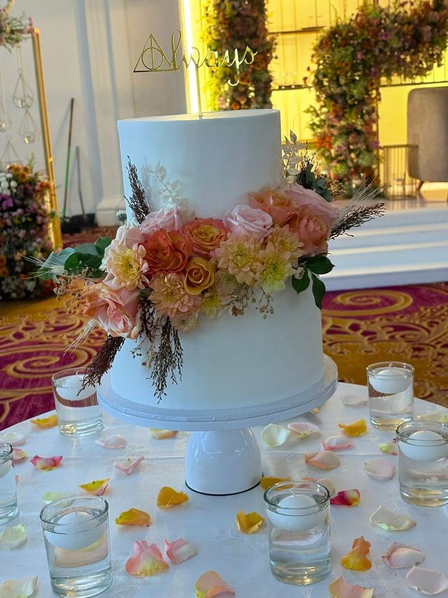 Wedding cake by Rangika